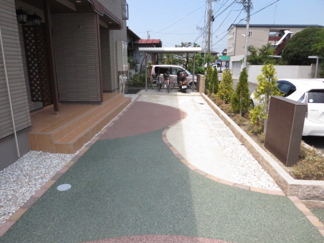 22/28 エントランス