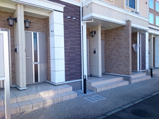 19/26 エントランス