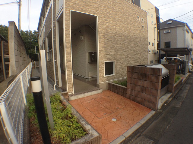 21/30 エントランス