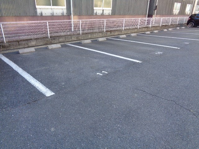 18/25 駐車場