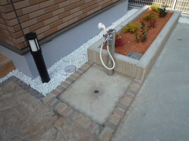 22/28 エントランス