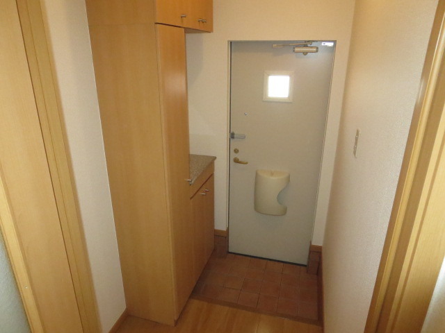 13/28 玄関