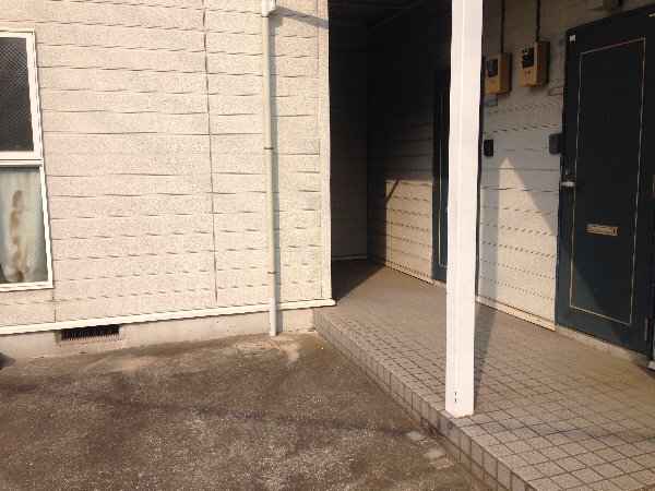 18/19 エントランス