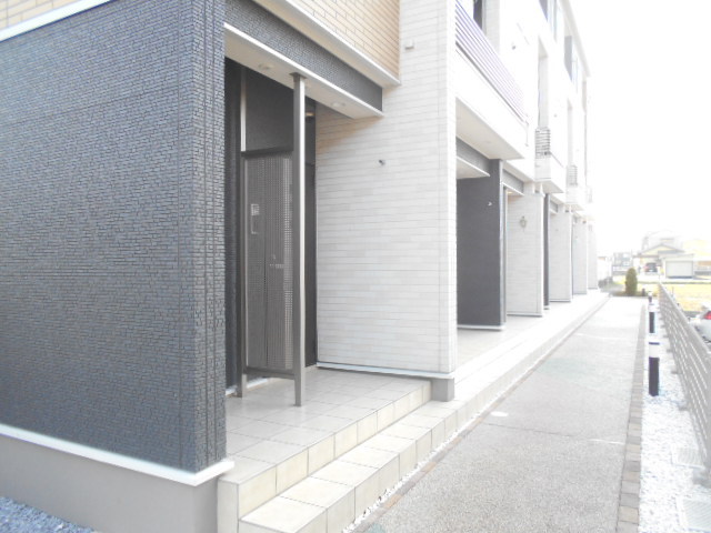 22/28 エントランス