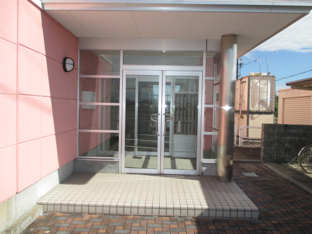 22/28 エントランス