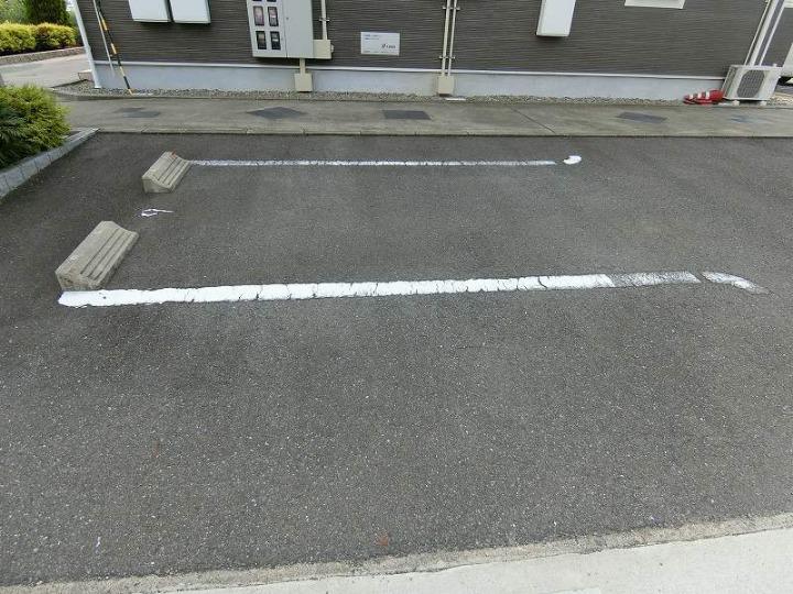 22/28 駐車場
