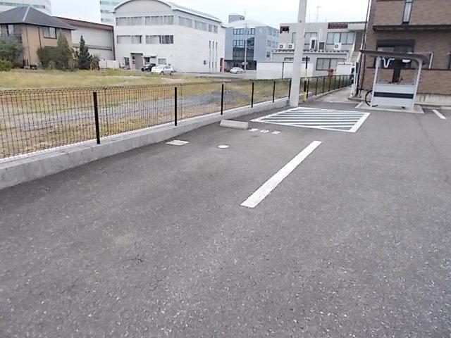 22/28 駐車場