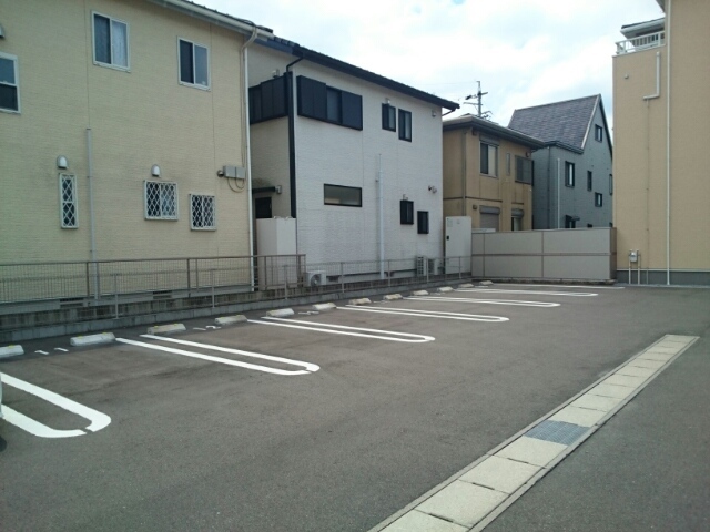 14/20 駐車場