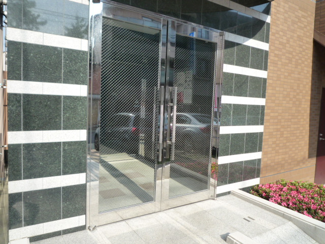 22/28 エントランス