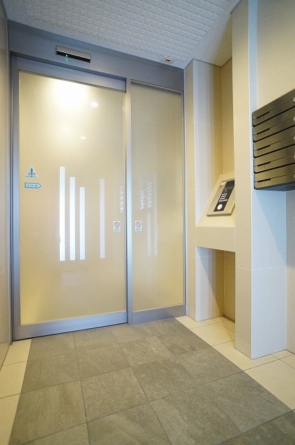 14/15 エントランス