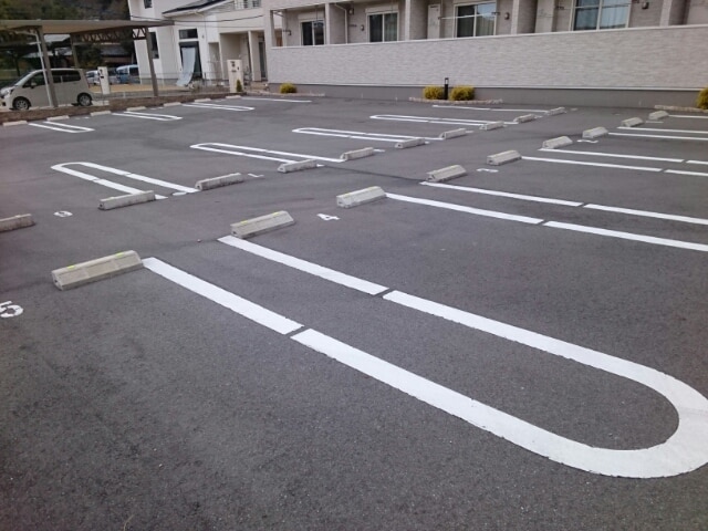22/28 駐車場