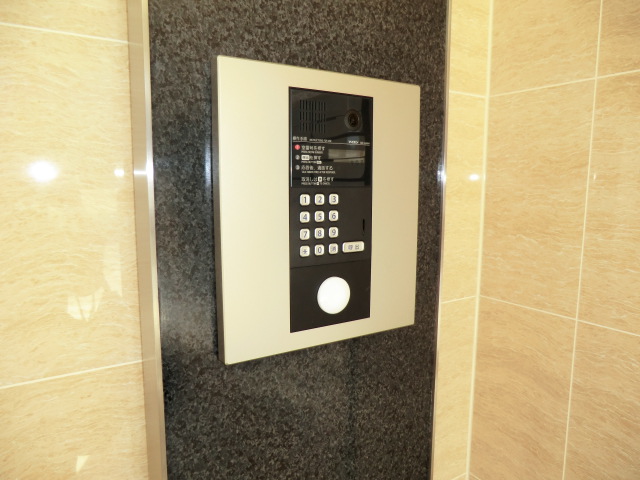 21/28 エントランス