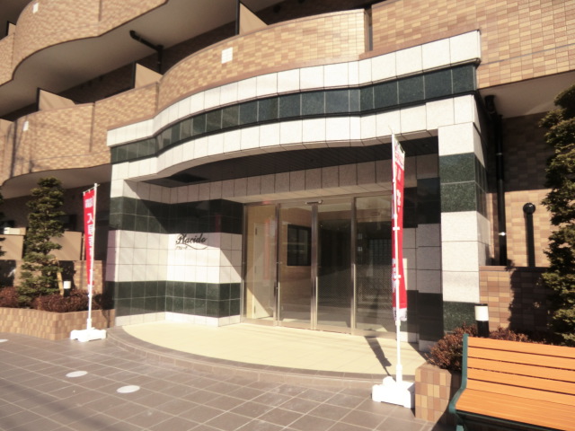 22/28 エントランス