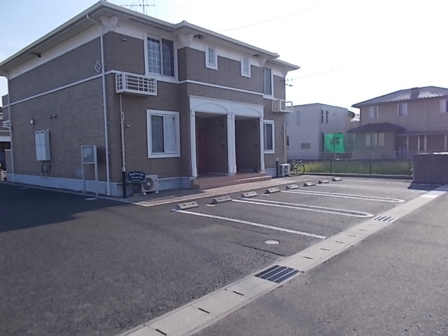 21/28 駐車場