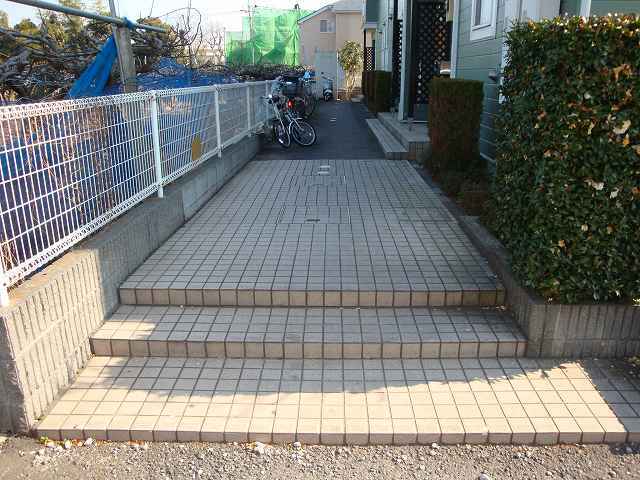 13/22 エントランス