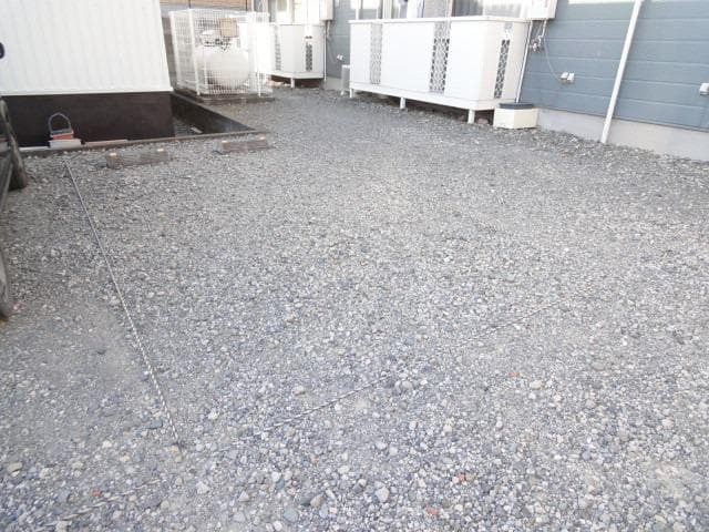 18/27 駐車場