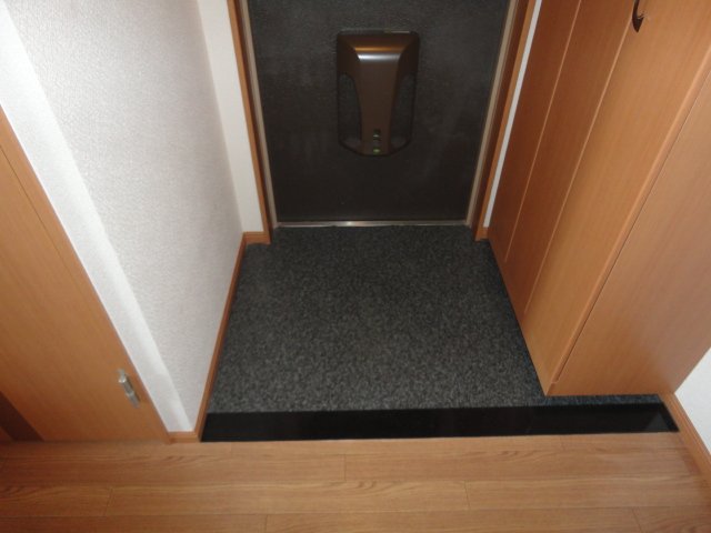 13/27 玄関