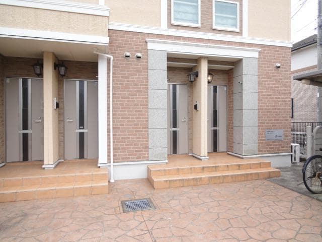 16/23 エントランス