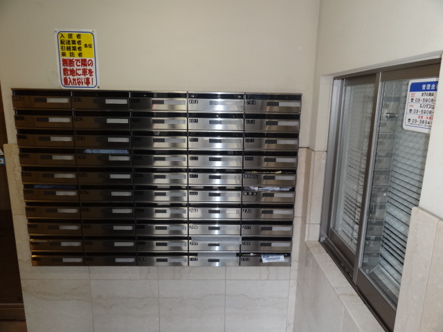 23/30 エントランス