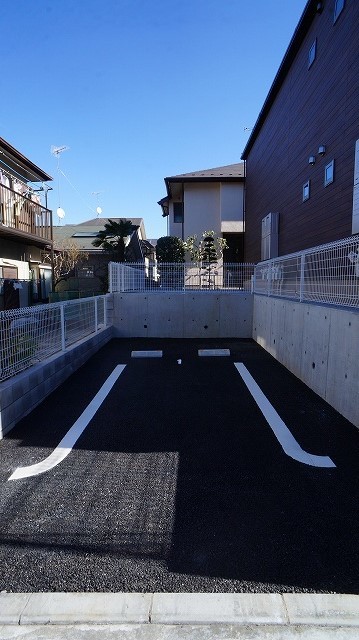 27/30 駐車場