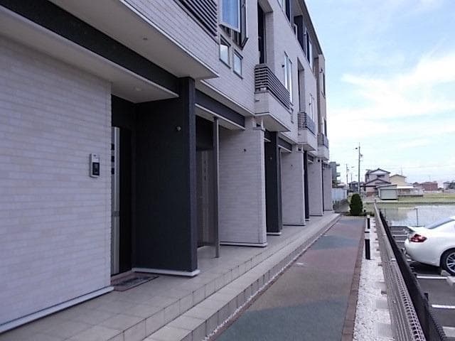 20/28 エントランス