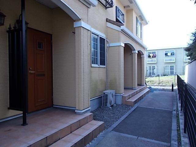 16/23 エントランス