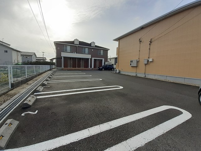 13/20 駐車場