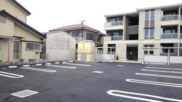 28/30 駐車場