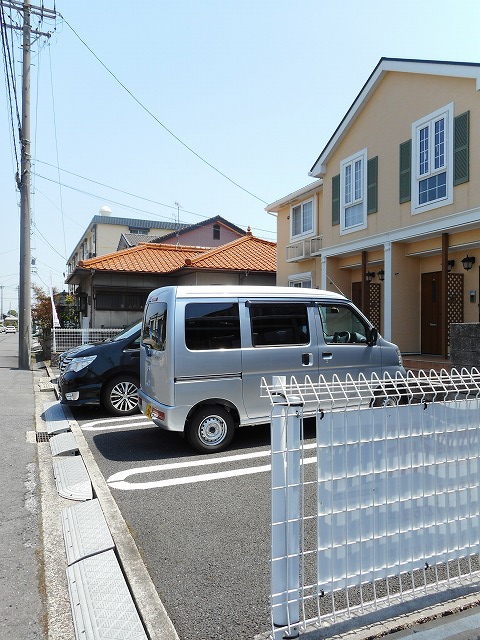 22/28 駐車場