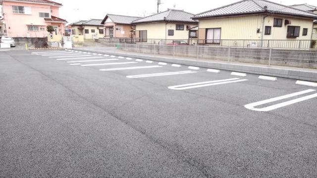 28/30 駐車場