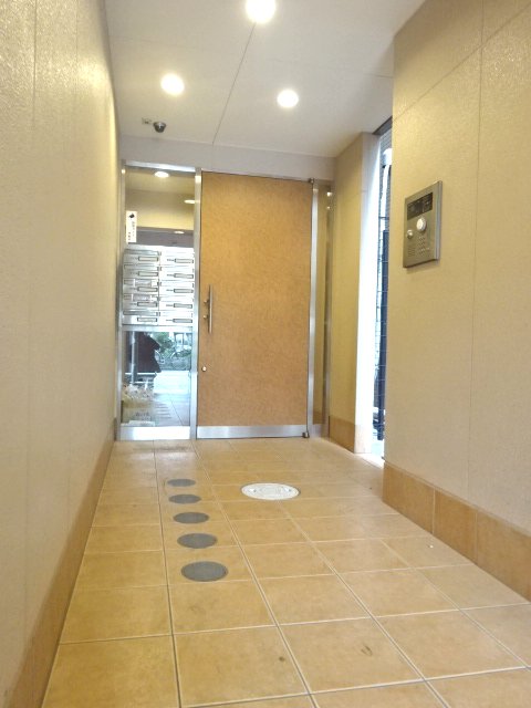 22/28 エントランス