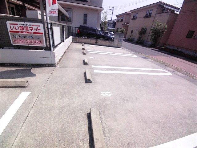 22/30 駐車場