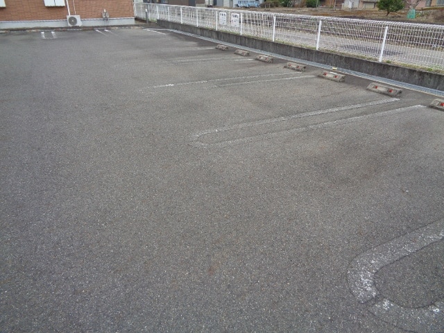 13/20 駐車場