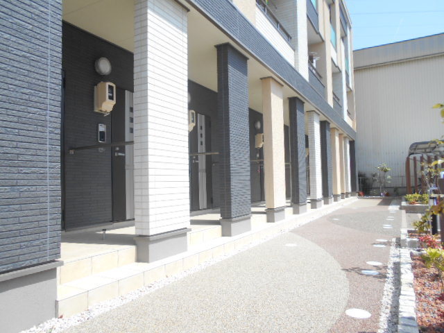 14/20 エントランス