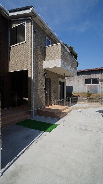 13/22 エントランス