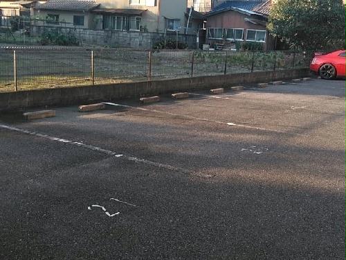 13/16 駐車場