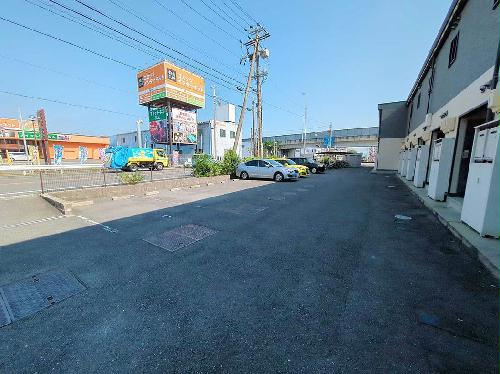 13/14 駐車場