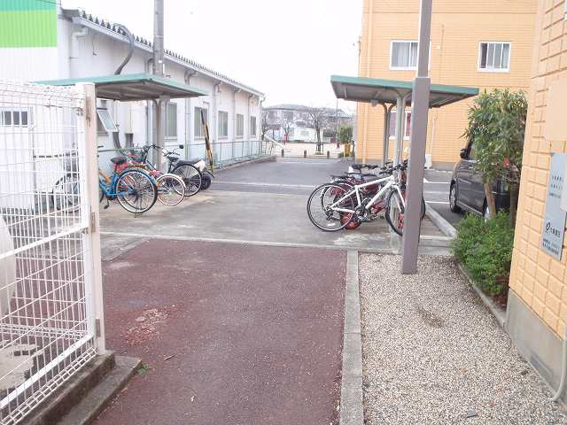 21/30 エントランス