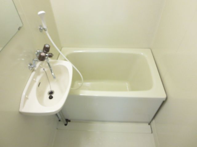 13/30 浴室