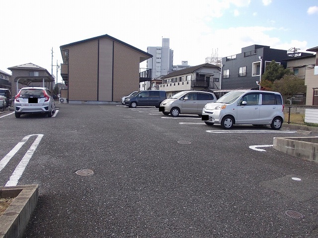14/17 駐車場