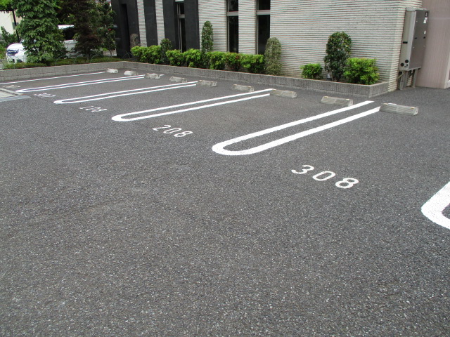 22/28 駐車場