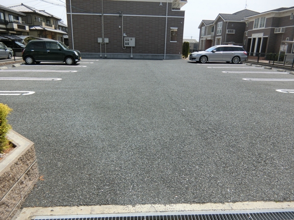 22/28 駐車場