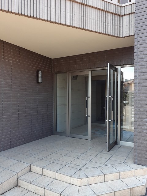 14/20 エントランス