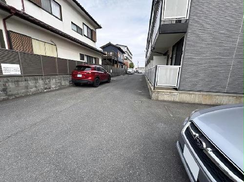 13/16 駐車場