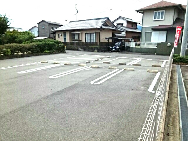 ミュアフィールド２駐車場