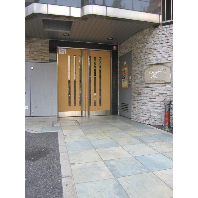 14/14 エントランス