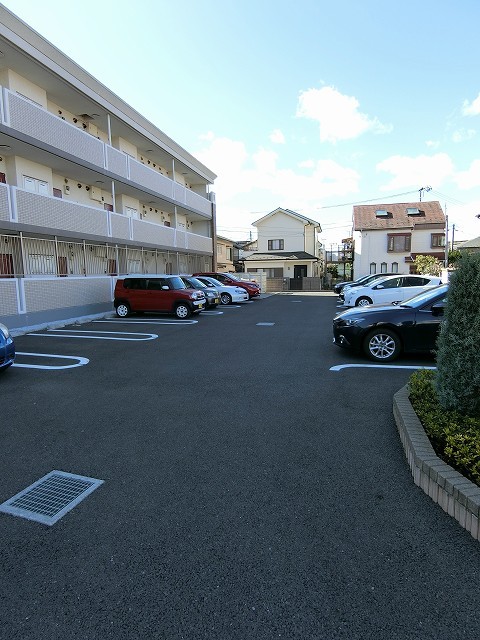 28/30 駐車場