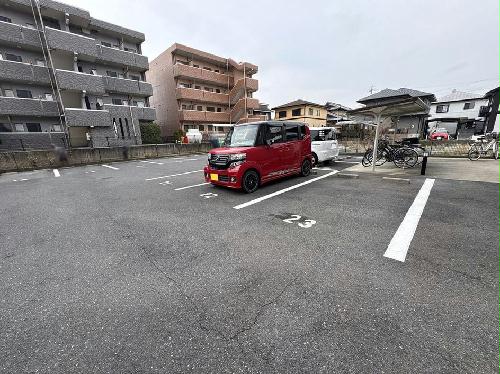 14/14 駐車場