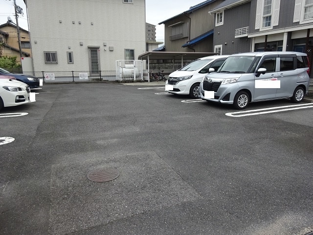 22/28 駐車場