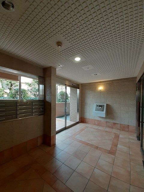 14/20 エントランス